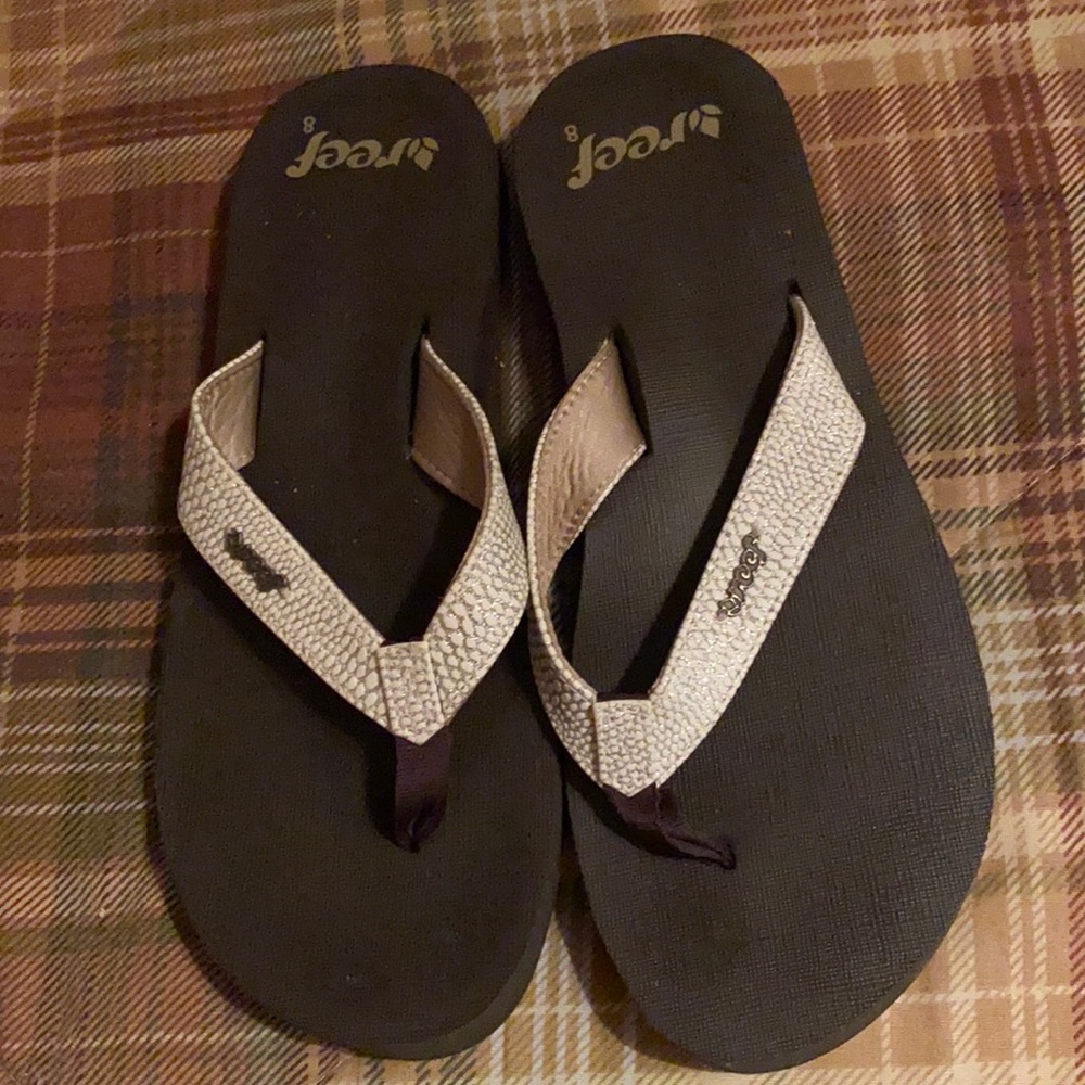 Reef flip flops women’s size 8 white with glitter straps brown bottom